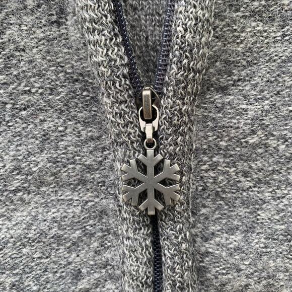 Cabela’s gray embroidered snowflake sweater vest winter christmas ugly - Picture 4 of 5